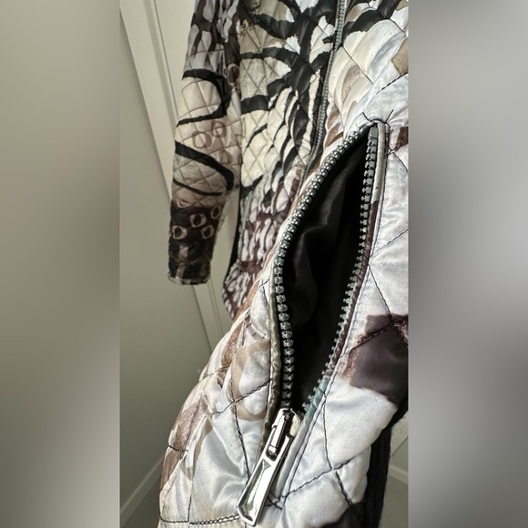 Dolcezza brand fitted lightweight puffer jacket. Fitted. Size small. - Picture 7 of 7